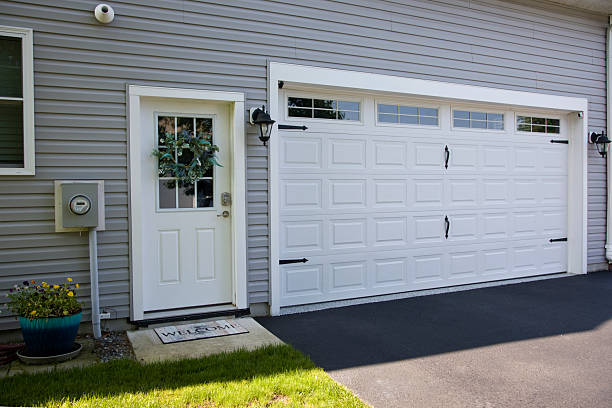 24/7 Emergency Garage Door Panel Replacement experts in Wyndham, VA
